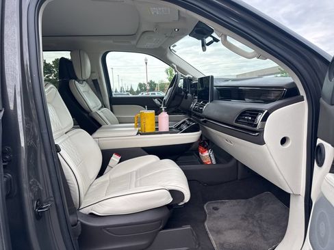 Used 2023 Lincoln Navigator Black Label AWD/4WD image 14