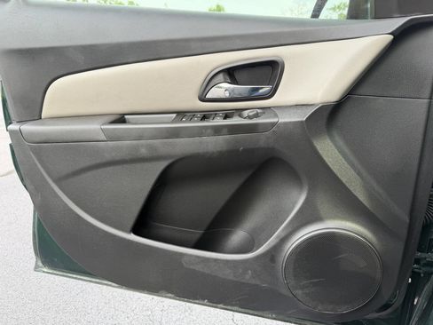 Used 2014 Chevrolet Cruze LS FWD image 15