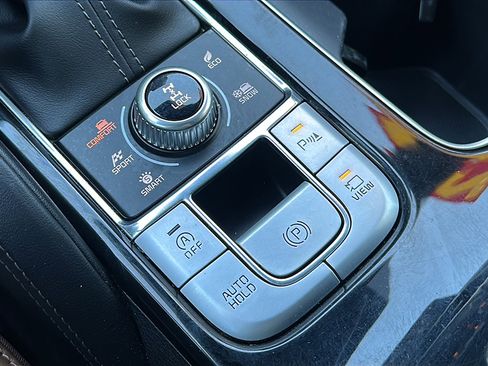 Used 2022 Kia Telluride SX w/ SX Prestige Package image 38