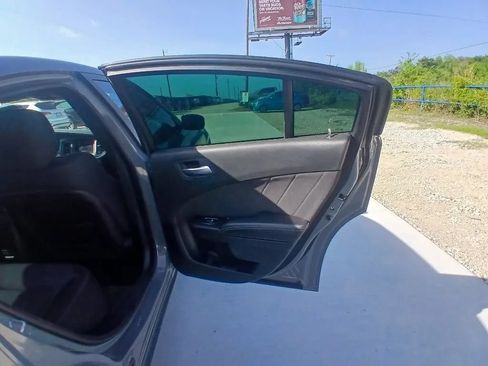 Used 2019 Dodge Charger SXT w/ Blacktop Package RWD image 18