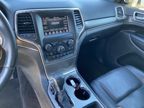 Used 2018 Jeep Grand Cherokee Limited image 22