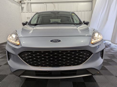 Used 2022 Ford Escape SE w/ Cold Weather Package image 4