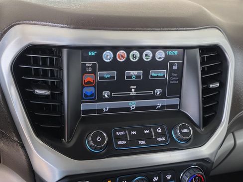 Used 2019 GMC Acadia SLT FWD image 17