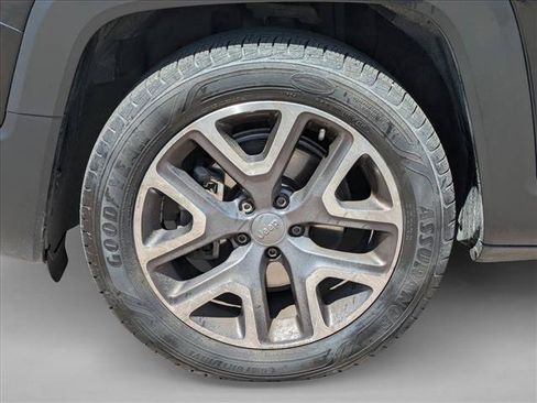 Used 2015 Jeep Renegade Latitude w/ Popular Equipment Group FWD image 8