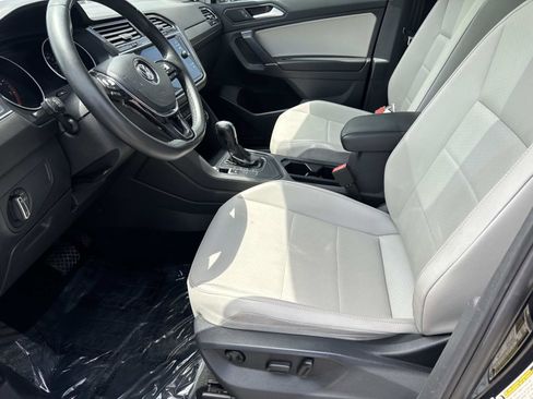 Used 2020 Volkswagen Tiguan SEL FWD image 13