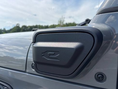 Used 2023 Jeep Wrangler Unlimited Sahara AWD/4WD image 23