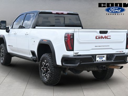 Used 2025 GMC Sierra 2500 AT4X AWD/4WD image 4