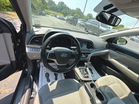 Used 2018 Hyundai Elantra Value Edition FWD image 12