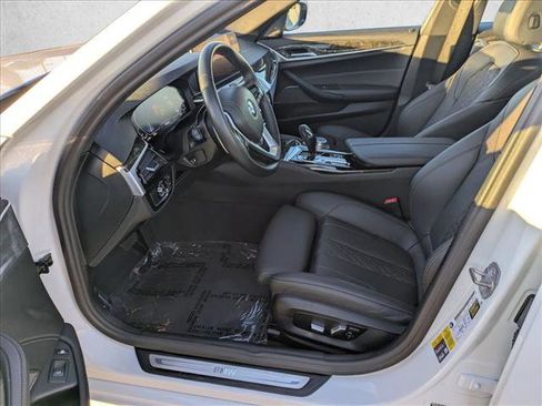 Certified 2023 BMW 530e xDrive w/ Premium Package image 17