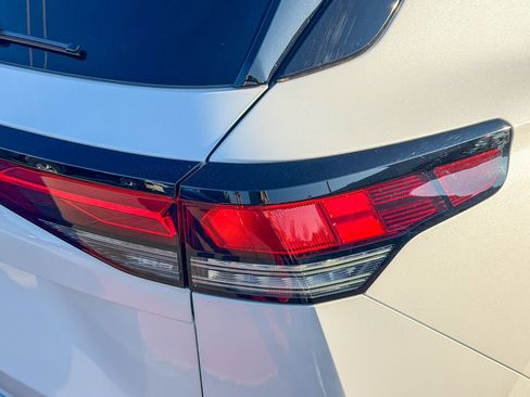 New 2026 Volkswagen Tiguan SE R-Line FWD image 8