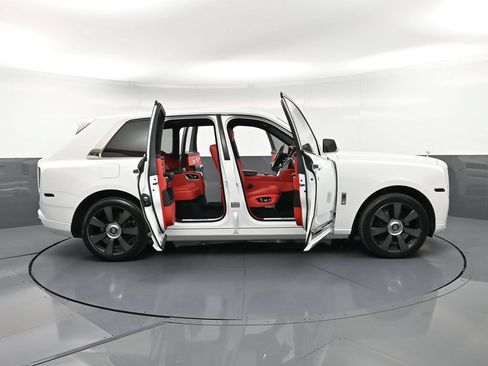 Certified 2019 Rolls-Royce Cullinan AWD/4WD image 41