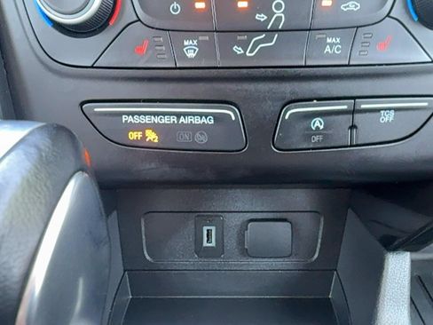 Used 2019 Ford Escape SE w/ SE Sport Appearance Package AWD/4WD image 22