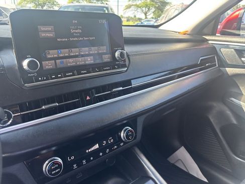 Used 2022 Mitsubishi Outlander ES image 23