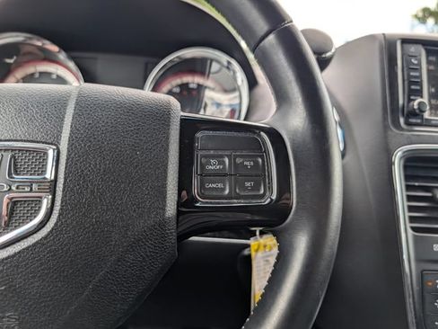 Used 2017 Dodge Grand Caravan SE FWD image 18