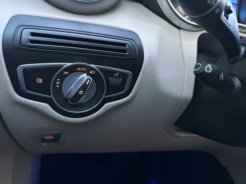 Certified 2022 Mercedes-Benz GLC 300 White image 14