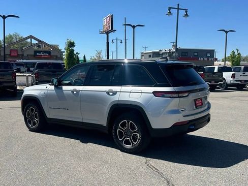 Used 2023 Jeep Grand Cherokee Trailhawk w/ Advanced Protech Group II AWD/4WD image 4