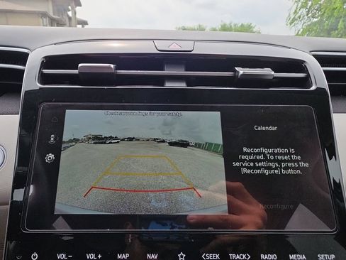 Certified 2024 Hyundai Tucson SEL w/ Convenience Package FWD image 18