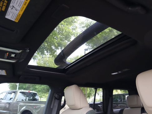 Used 2024 Lexus GX 550 AWD/4WD image 9