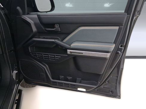 Used 2025 Toyota 4Runner Trailhunter image 30