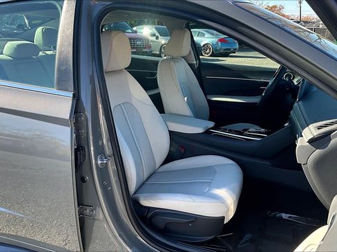 Used 2023 Hyundai Sonata SEL w/ Convenience Package FWD image 9