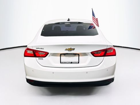 Used 2021 Chevrolet Malibu LS FWD image 4