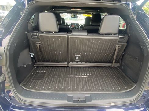 Used 2022 Toyota Highlander XSE AWD/4WD image 12