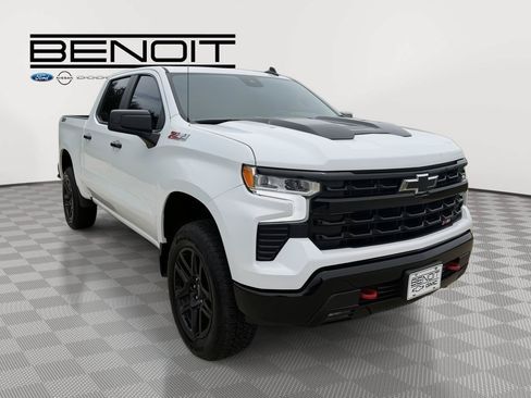 Used 2025 Chevrolet Silverado 1500 LT Trail Boss w/ Convenience Package II AWD/4WD image 7