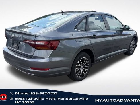 Used 2019 Volkswagen Jetta SE FWD image 2