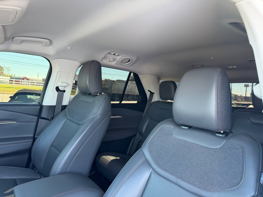 Used 2025 Ford Explorer Active w/ Active Comfort Package AWD/4WD image 10