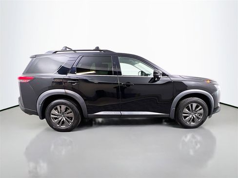 Used 2022 Nissan Pathfinder SV w/ SV Premium Package image 8