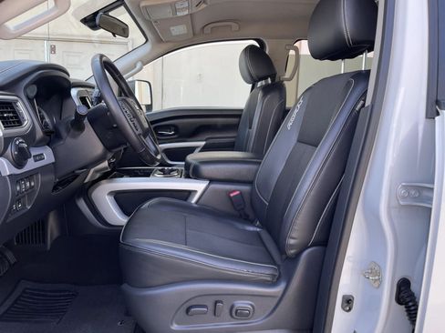 Used 2019 Nissan Titan PRO-4X w/ Pro-4x Utility Package AWD/4WD image 15