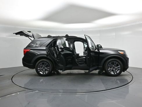 Certified 2023 Ford Explorer XLT w/ Equipment Group 202A image 5