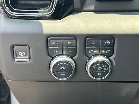 Used 2024 GMC Sierra 2500 AT4 w/ AT4 Premium Plus Package AWD/4WD image 25