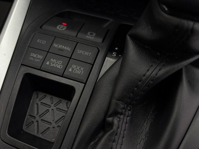 Used 2020 Toyota RAV4 XLE Premium AWD/4WD image 31