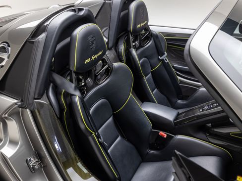 Used 2015 Porsche 918 Spyder AWD/4WD image 25