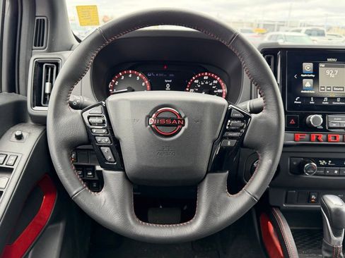 Used 2025 Nissan Frontier PRO-4X image 17