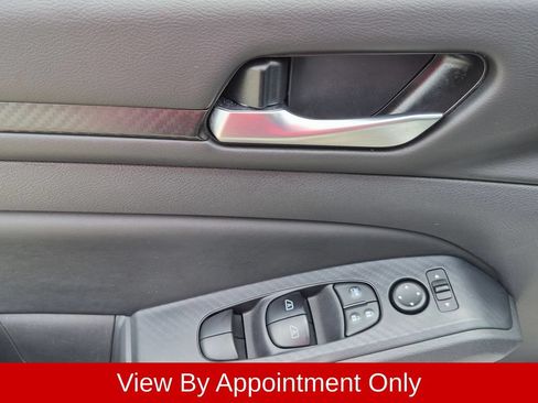 Used 2025 Nissan Altima 2.5 SV FWD image 13