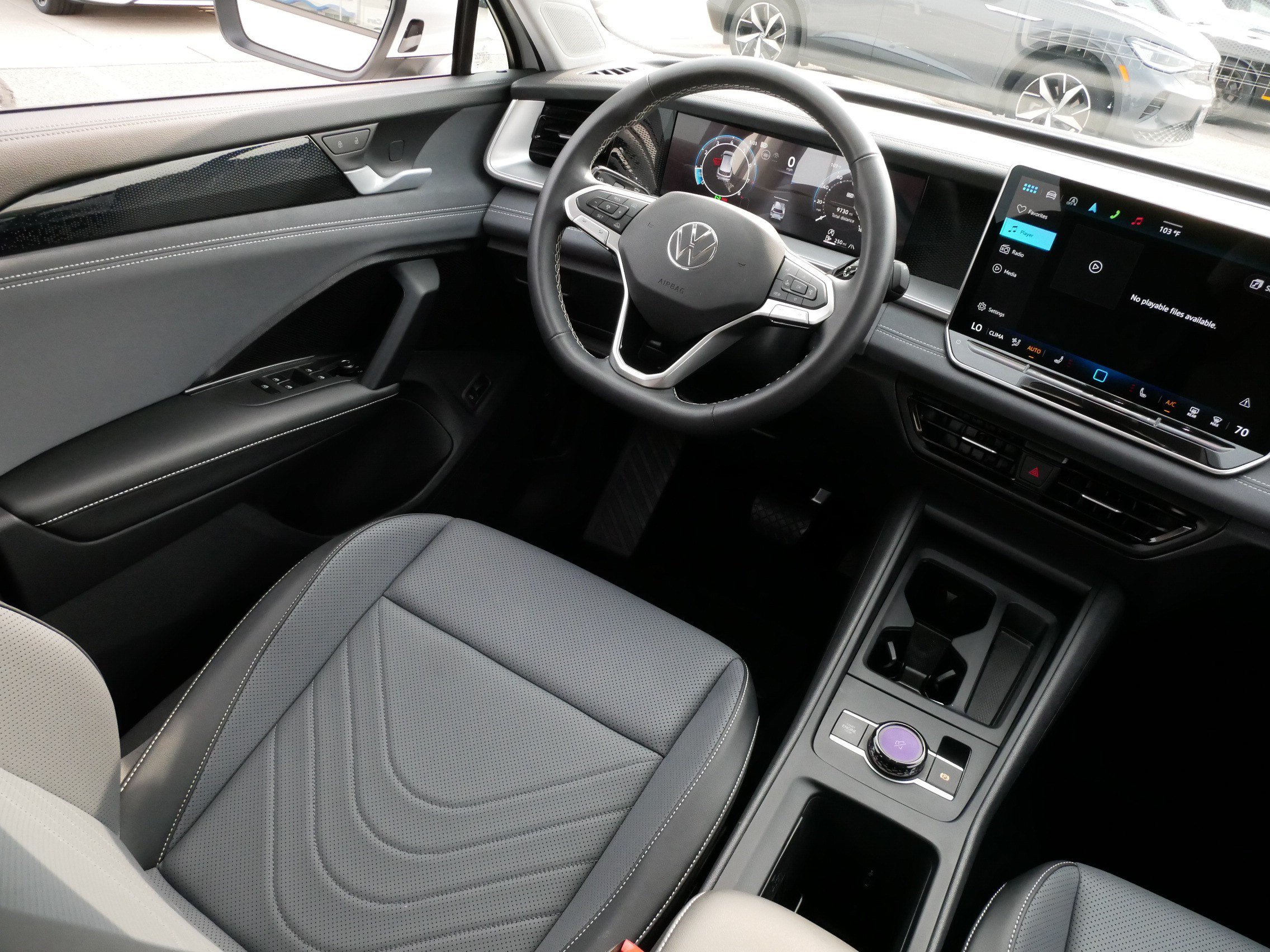 Certified 2025 Volkswagen Tiguan SE w/ Panoramic Sunroof Package AWD/4WD image 9