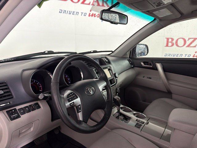 Used 2013 Toyota Highlander SE FWD image 17