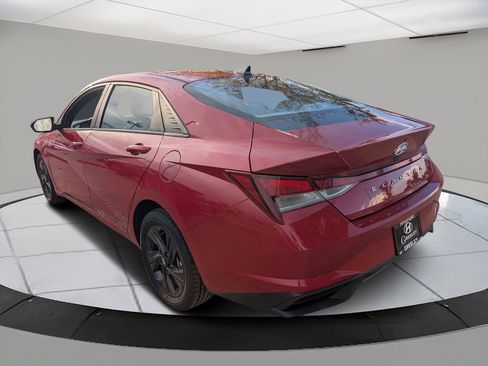 Used 2023 Hyundai Elantra SEL w/ Preferred Accessory Package image 3