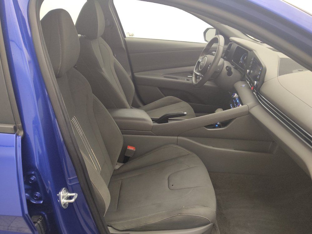 Used 2025 Hyundai Elantra Sport FWD image 21