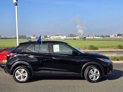 Used 2024 Nissan Kicks S image 3