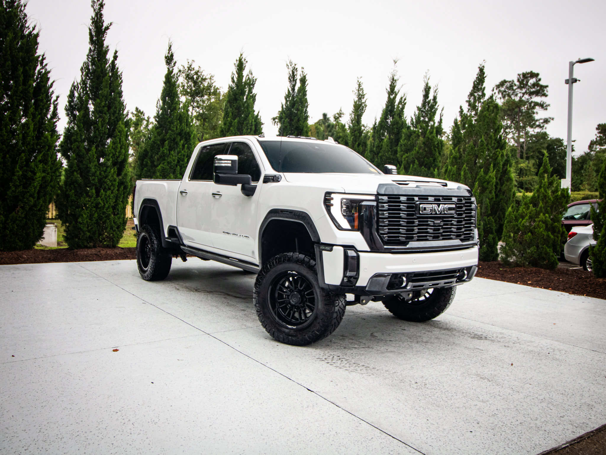 Used 2024 GMC Sierra 2500 Denali Ultimate AWD/4WD image 2