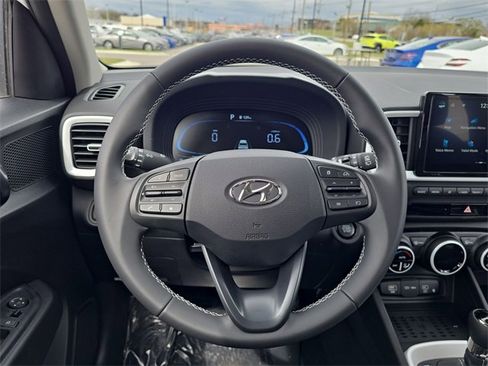 Used 2025 Hyundai Venue Limited image 14