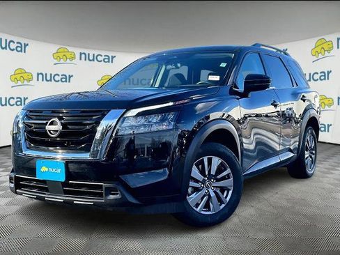 Certified 2025 Nissan Pathfinder SV image 3