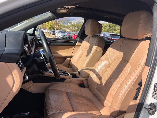 Used 2019 Porsche Macan AWD/4WD image 13