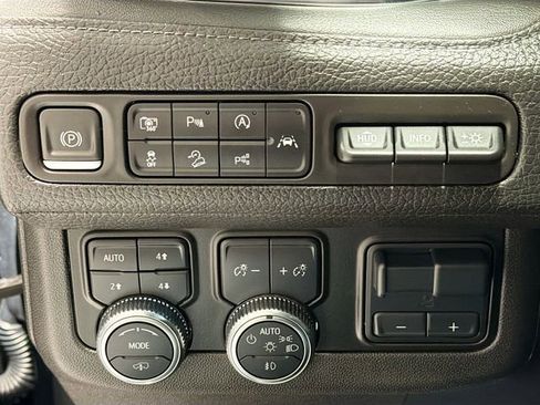 Used 2023 GMC Yukon XL Denali w/ Denali Reserve Package image 10