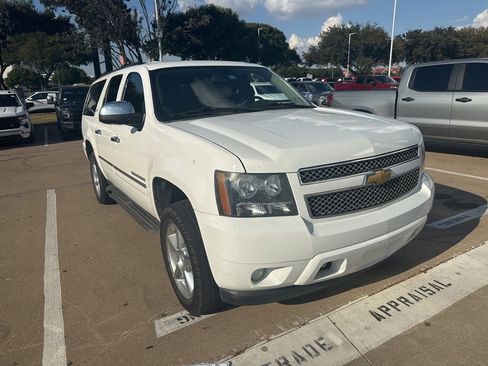 Used 2014 Chevrolet Suburban LTZ image 6