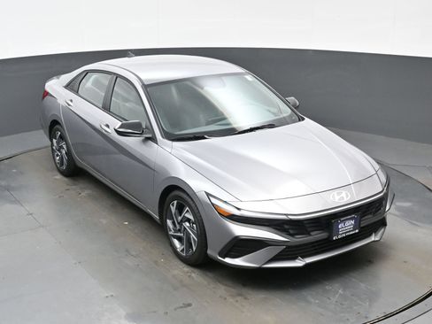 Certified 2025 Hyundai Elantra Sport image 38