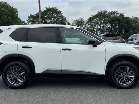 Used 2023 Nissan Rogue S AWD/4WD image 8